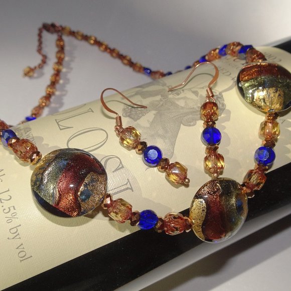 Handmade necklace & earring set with a trio of gold foil Murano focals - Picture 5 of 8